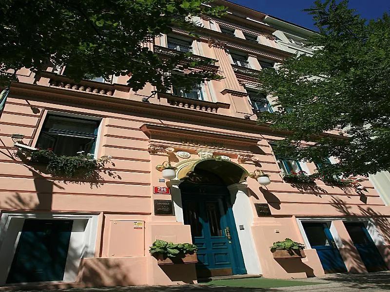 Anna Hotel Prag 3*,
