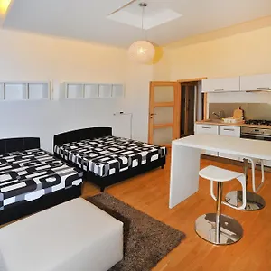 Apartment Near The Old Town Square
